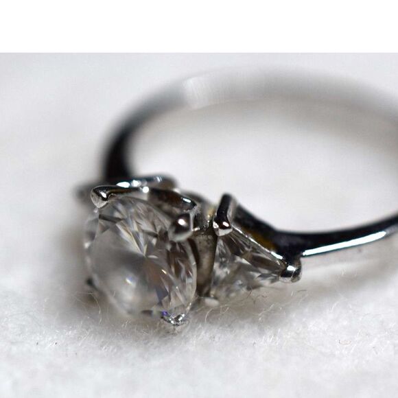 Vintage RSC 925 Silver 3 CZ Faceted Stones Size 9.5 Stunning Engagement Ring - Picture 3 of 5